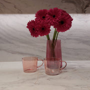 Grote rooskleurige borosilicaat mok - Studio Blooming